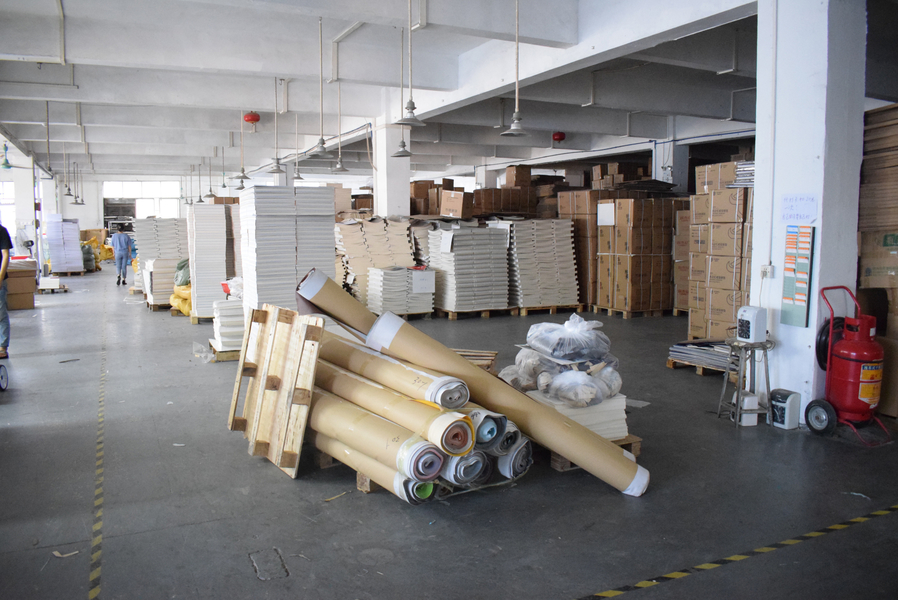 GUANGZHOU YM PACKAGE PRODUCTS CO.,LTD. linia produkcyjna producenta