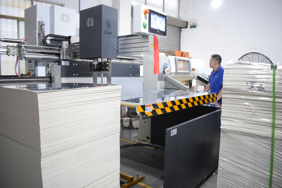 GUANGZHOU YM PACKAGE PRODUCTS CO.,LTD. linia produkcyjna producenta