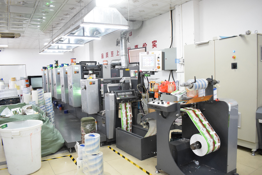 GUANGZHOU YM PACKAGE PRODUCTS CO.,LTD. linia produkcyjna producenta