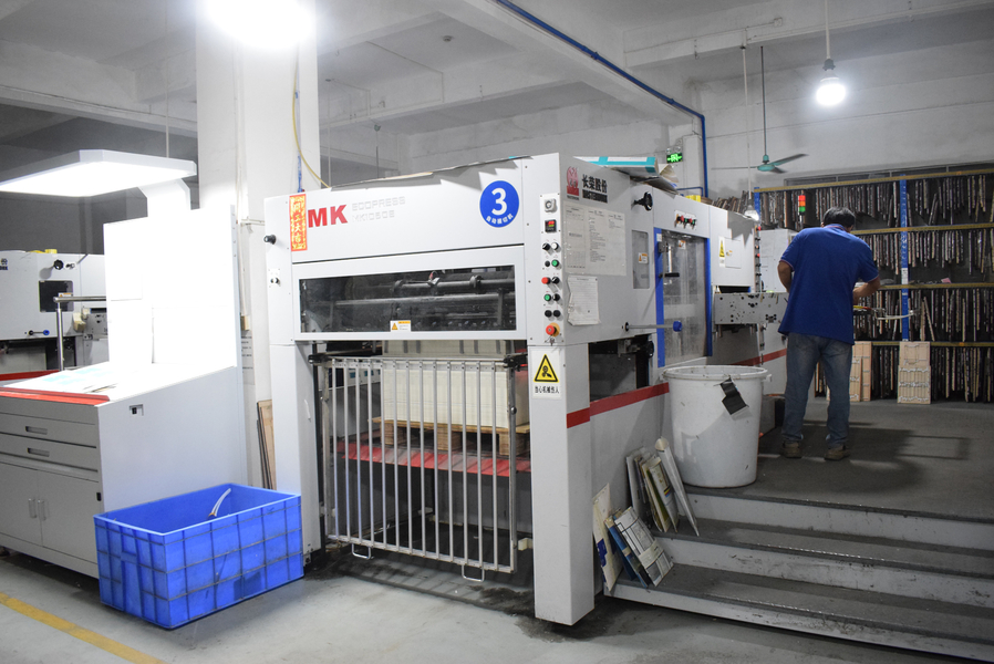 GUANGZHOU YM PACKAGE PRODUCTS CO.,LTD. linia produkcyjna producenta