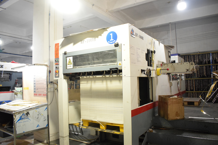 GUANGZHOU YM PACKAGE PRODUCTS CO.,LTD. linia produkcyjna producenta
