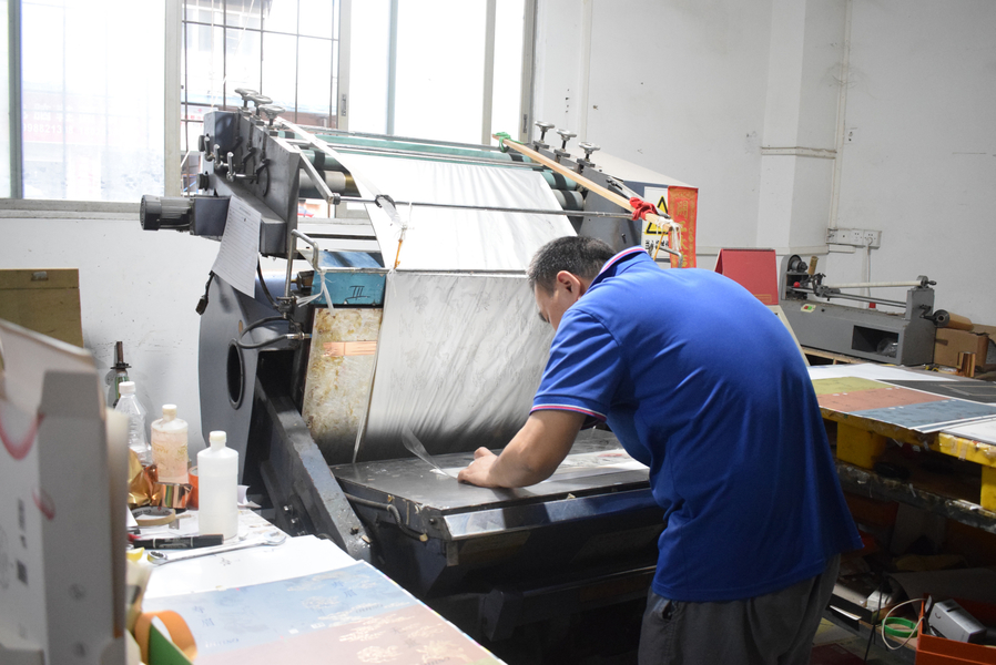 GUANGZHOU YM PACKAGE PRODUCTS CO.,LTD. linia produkcyjna producenta