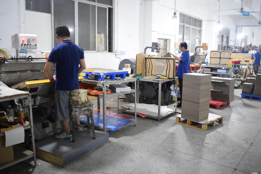 GUANGZHOU YM PACKAGE PRODUCTS CO.,LTD. linia produkcyjna producenta
