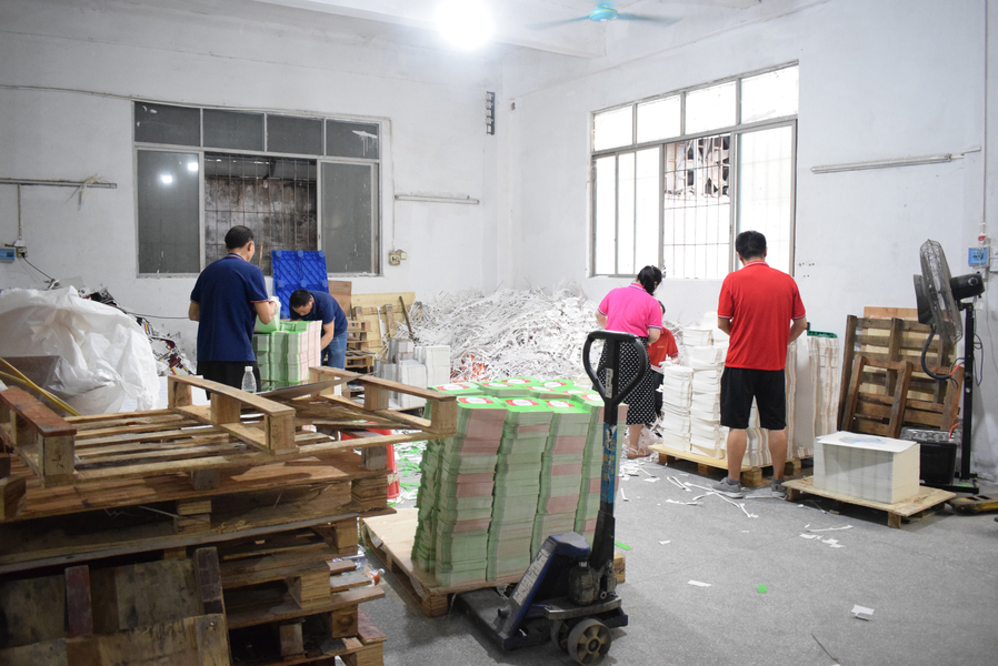 GUANGZHOU YM PACKAGE PRODUCTS CO.,LTD. linia produkcyjna producenta