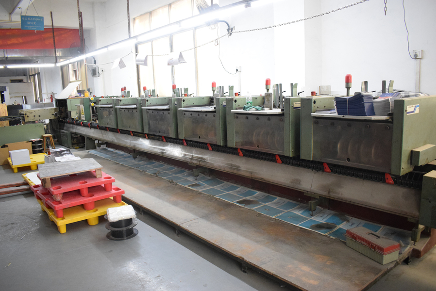 GUANGZHOU YM PACKAGE PRODUCTS CO.,LTD. linia produkcyjna producenta