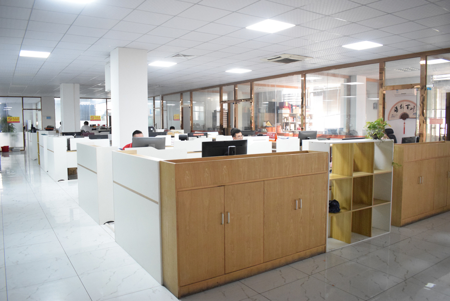 GUANGZHOU YM PACKAGE PRODUCTS CO.,LTD. linia produkcyjna producenta